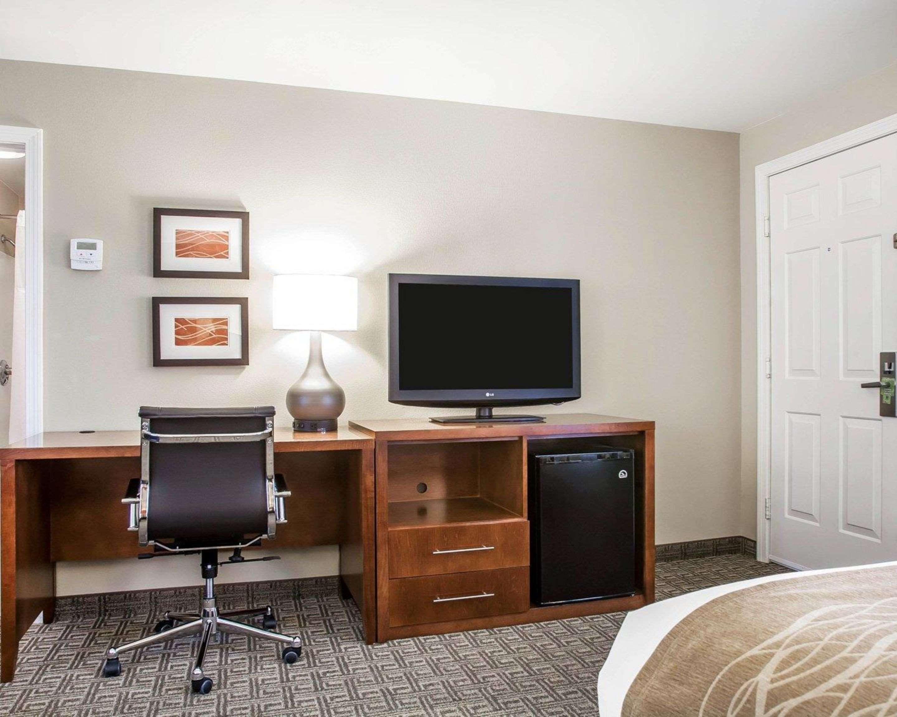 Comfort Inn & Suites Sturbridge-Brimfield Exterior photo