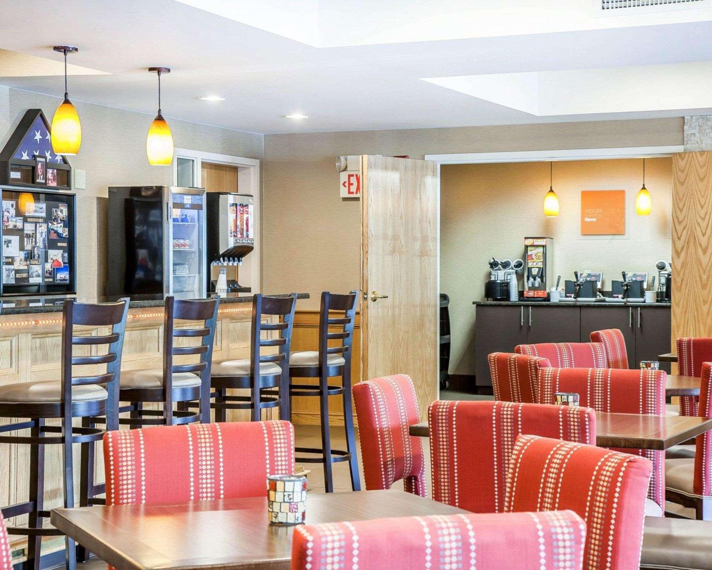 Comfort Inn & Suites Sturbridge-Brimfield Exterior photo
