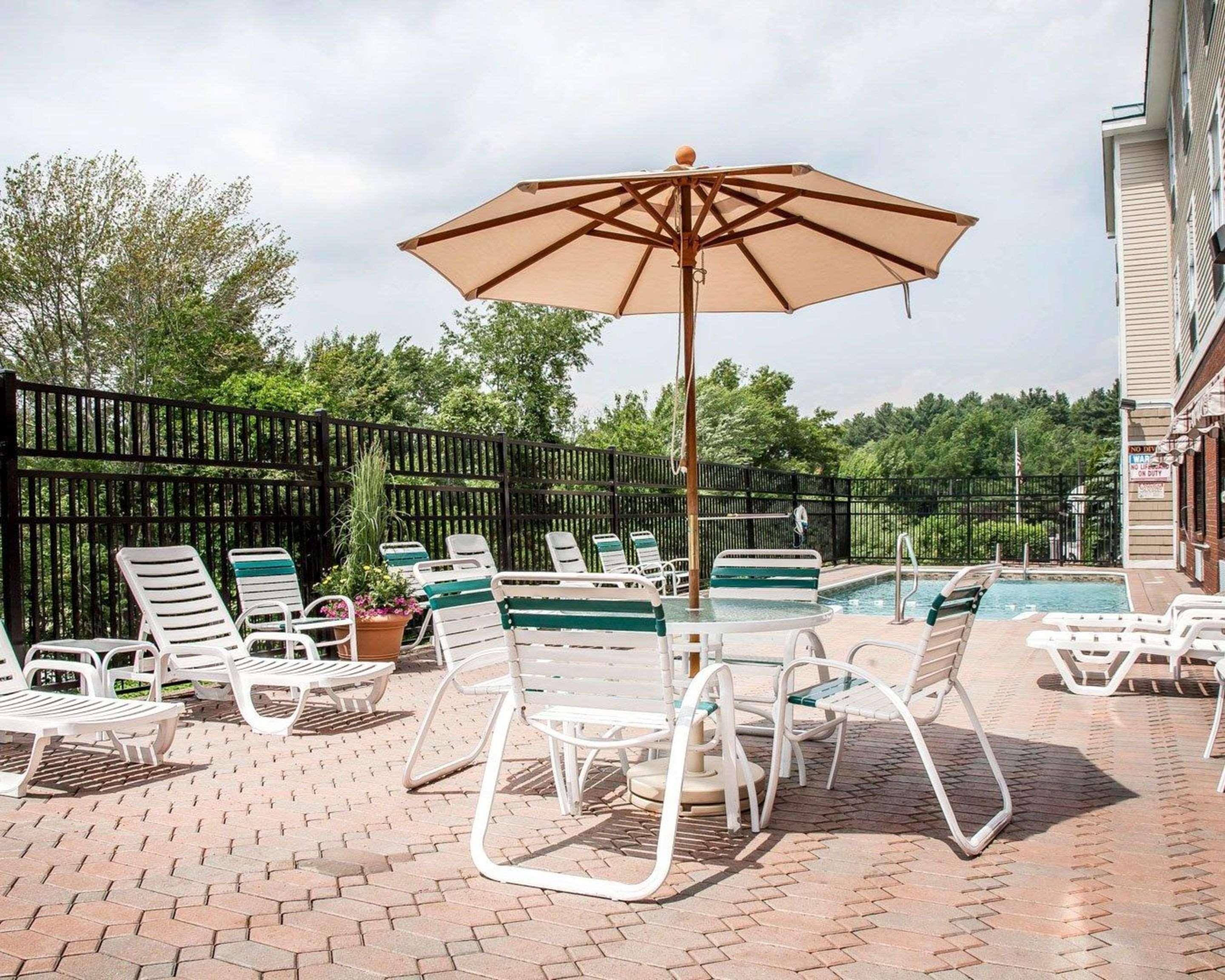 Comfort Inn & Suites Sturbridge-Brimfield Exterior photo