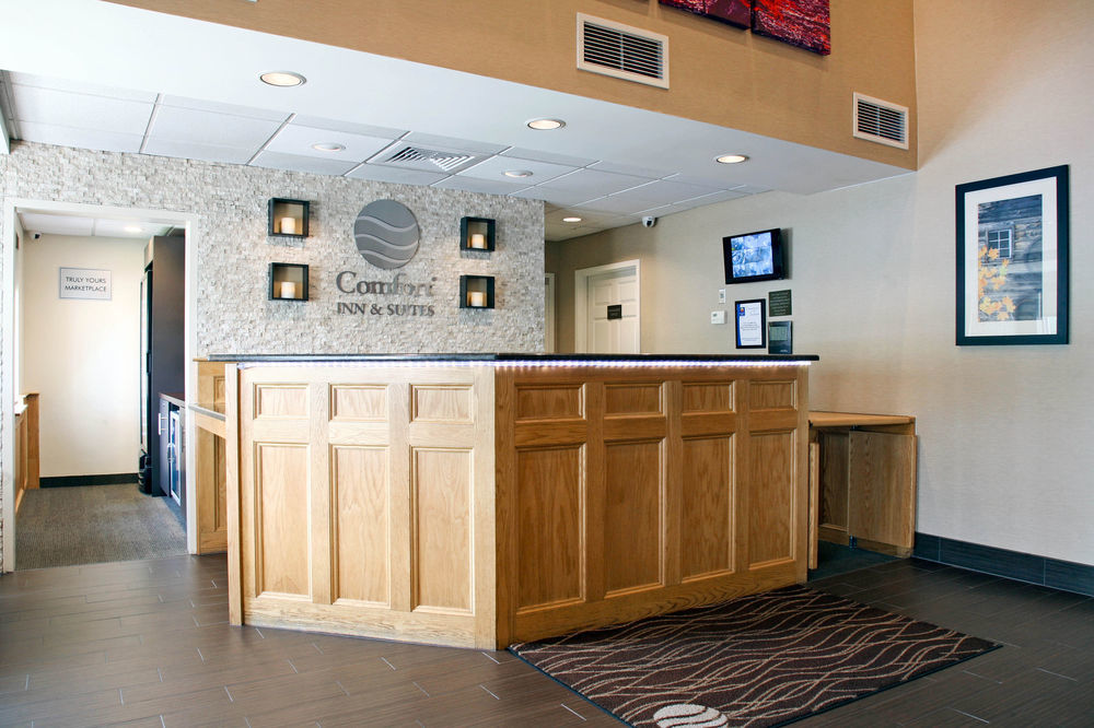 Comfort Inn & Suites Sturbridge-Brimfield Exterior photo