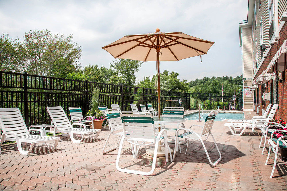 Comfort Inn & Suites Sturbridge-Brimfield Exterior photo